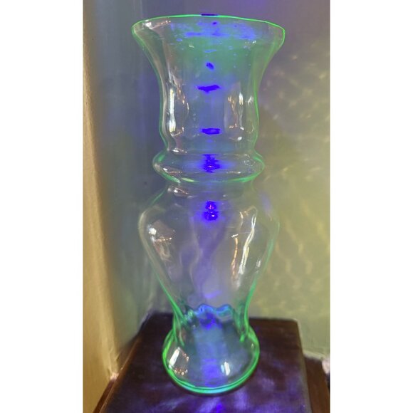 Vintage 30's Optic Ribbed Green Glass Uranium Vase 9" - Picture 16 of 16